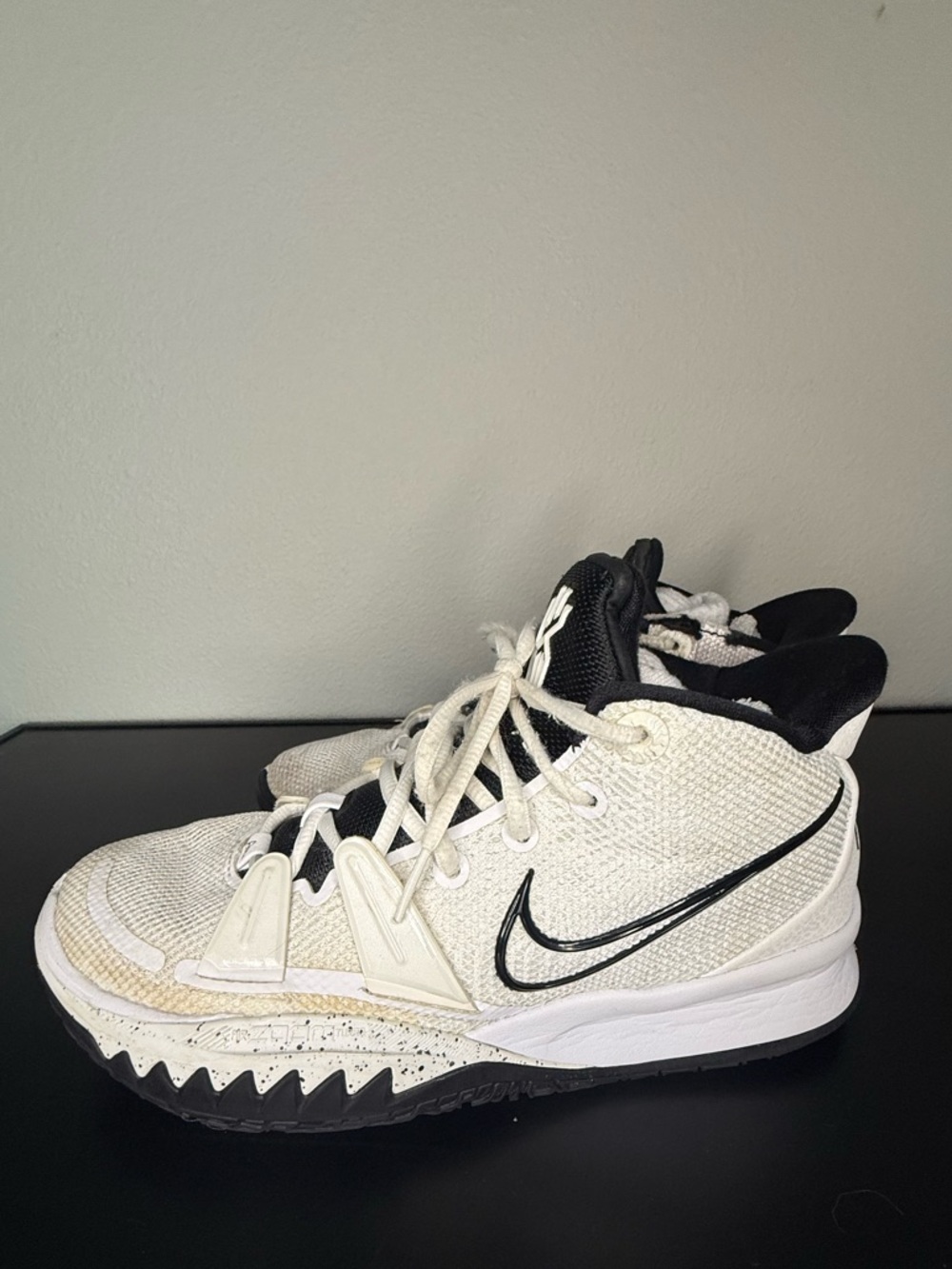 Nike Kyrie 7 White and Black Athletic Sneakers - Nike